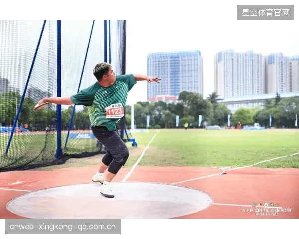 田径投掷项目训练有序进行，众多选手力量飞跃新高